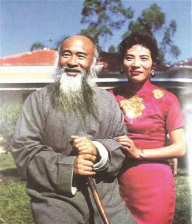 妻子画了一幅虾，齐白石看完说到：画的跟我一