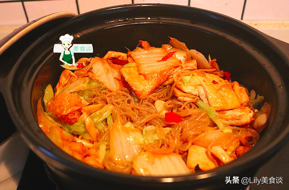 白菜燉豆腐時，先燉豆腐還是先炒白菜？ 都不對，大廚教你正確做法