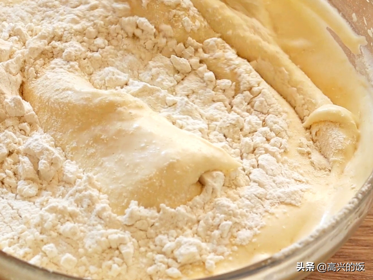 小蛋糕的添加劑多，別給娃吃了，4個雞蛋1碗麵，在家做出12個