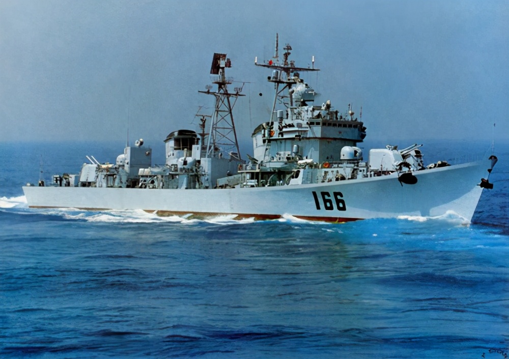 1996年台海演习，一线官兵全部剃光头，大炮拉上民船加强火力