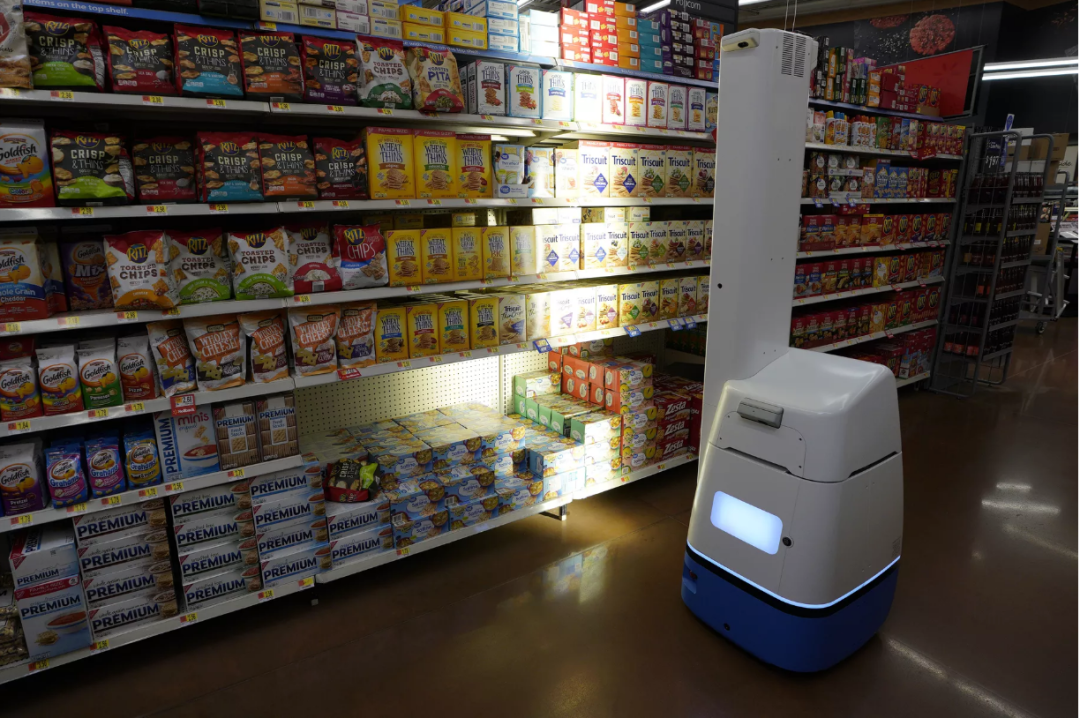 沃尔玛刚刚解雇了500家门店的扫货机器人：“还是人类好用！”