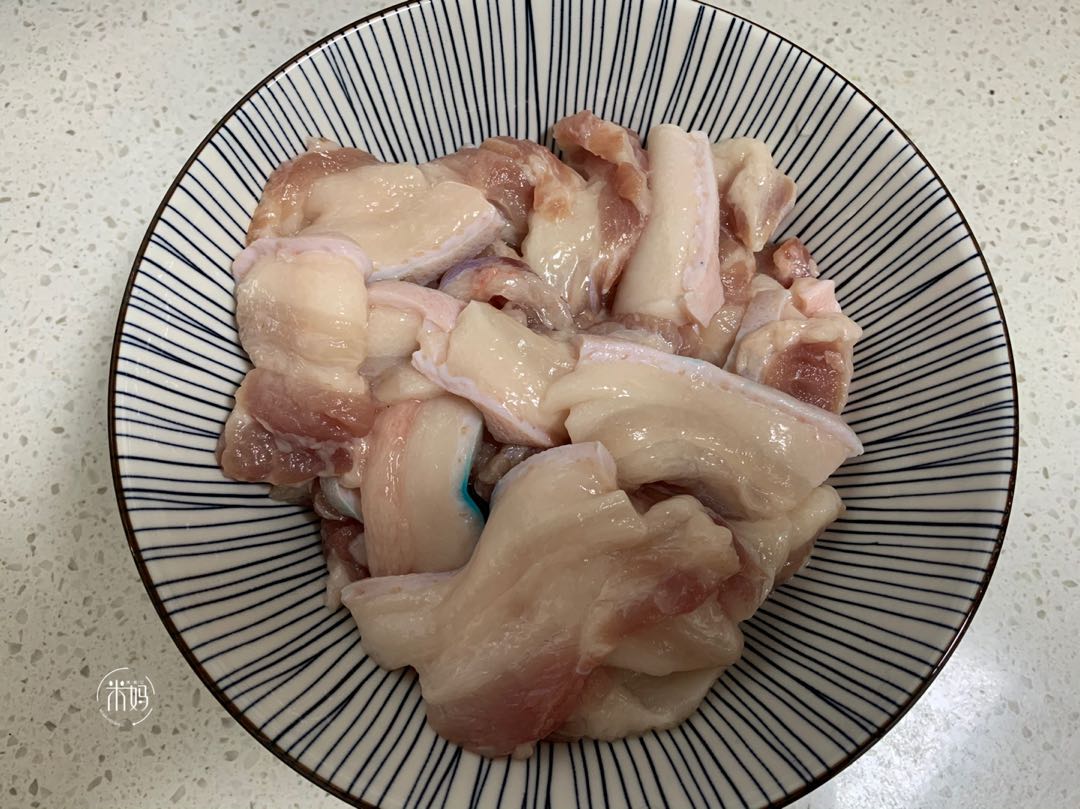 This is the best way to eat pork belly, no oil, no water, the burnt fragrant and tender taste is excellent