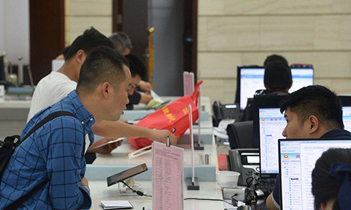 各城市开启“抢人模式”，落户限制放宽，还给