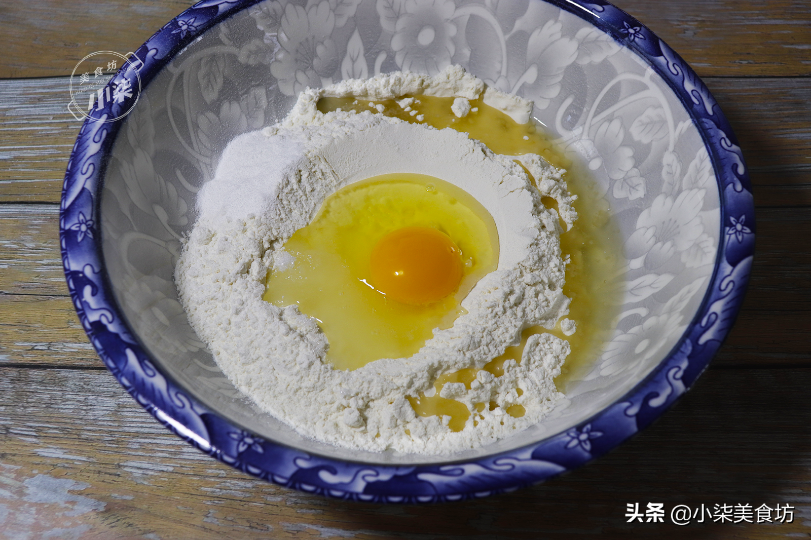 過年教你炸麻葉，學會一個和麵小技巧，一捏酥得掉渣，小時候味道