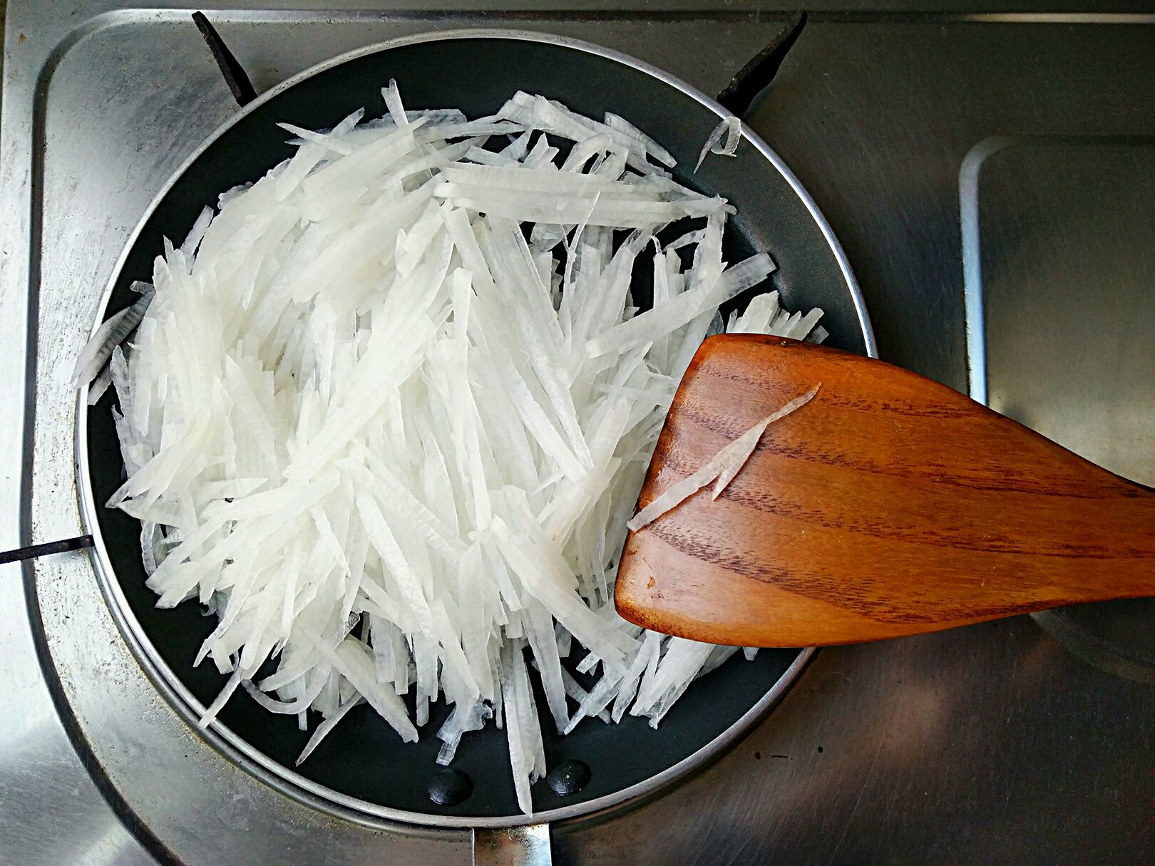 廣式蘿蔔糕，鹹甜軟糯、美味營養高，做法簡單，分分鐘就能學會