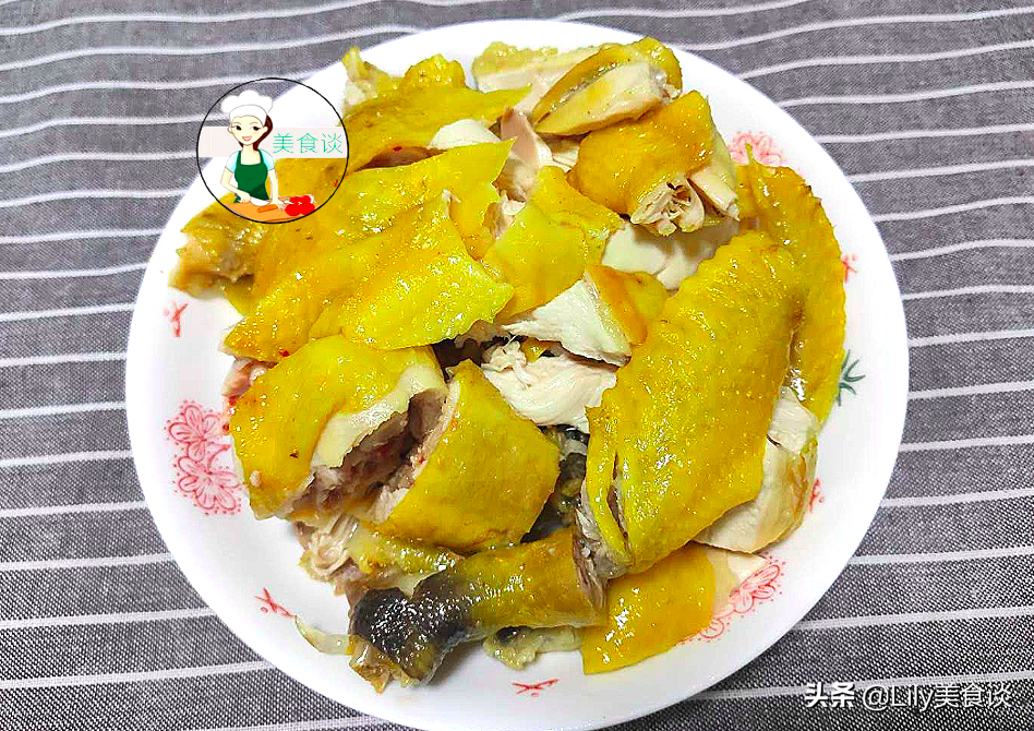 家常鹽焗雞做法，不用埋在鹽堆裡，只需一種調料，跟買的一樣好吃