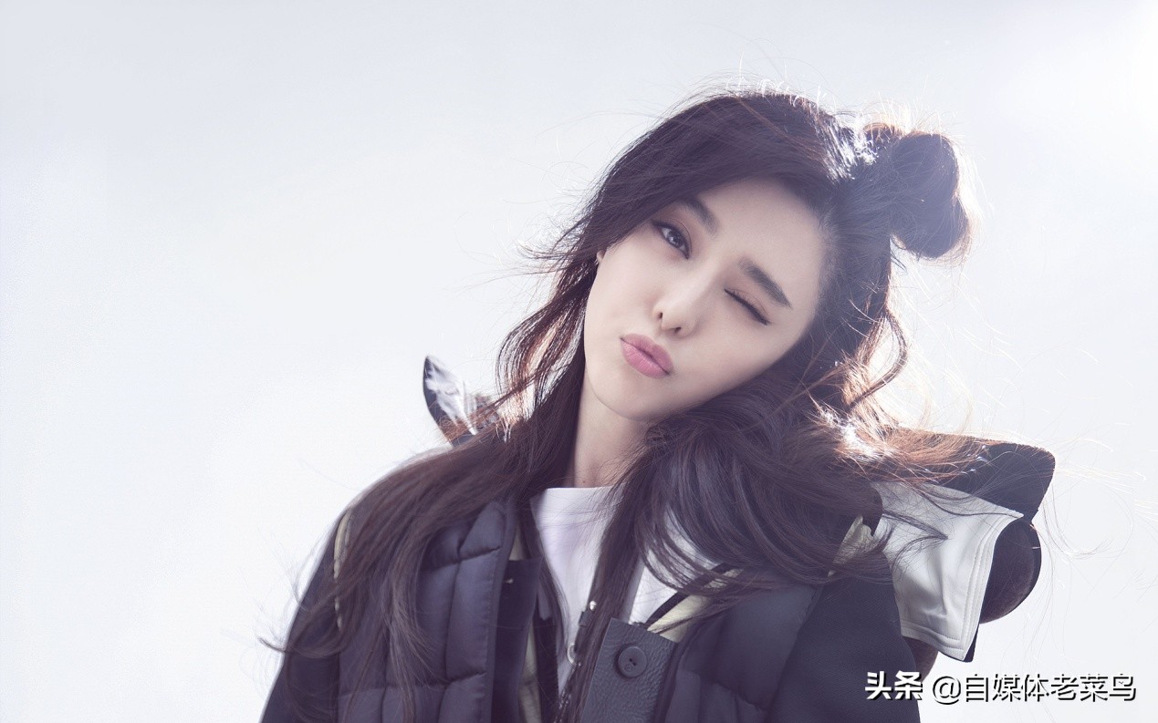 范冰冰宣告复出？首登内地杂志封面，黑长直发