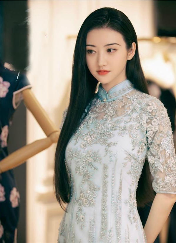 都说陈数穿旗袍好看，景甜的旗袍装才更有女神范儿