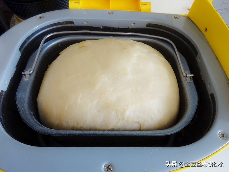 奶味十足的軟麵包，像做饅頭一樣簡單，不需要造型，越吃越愛