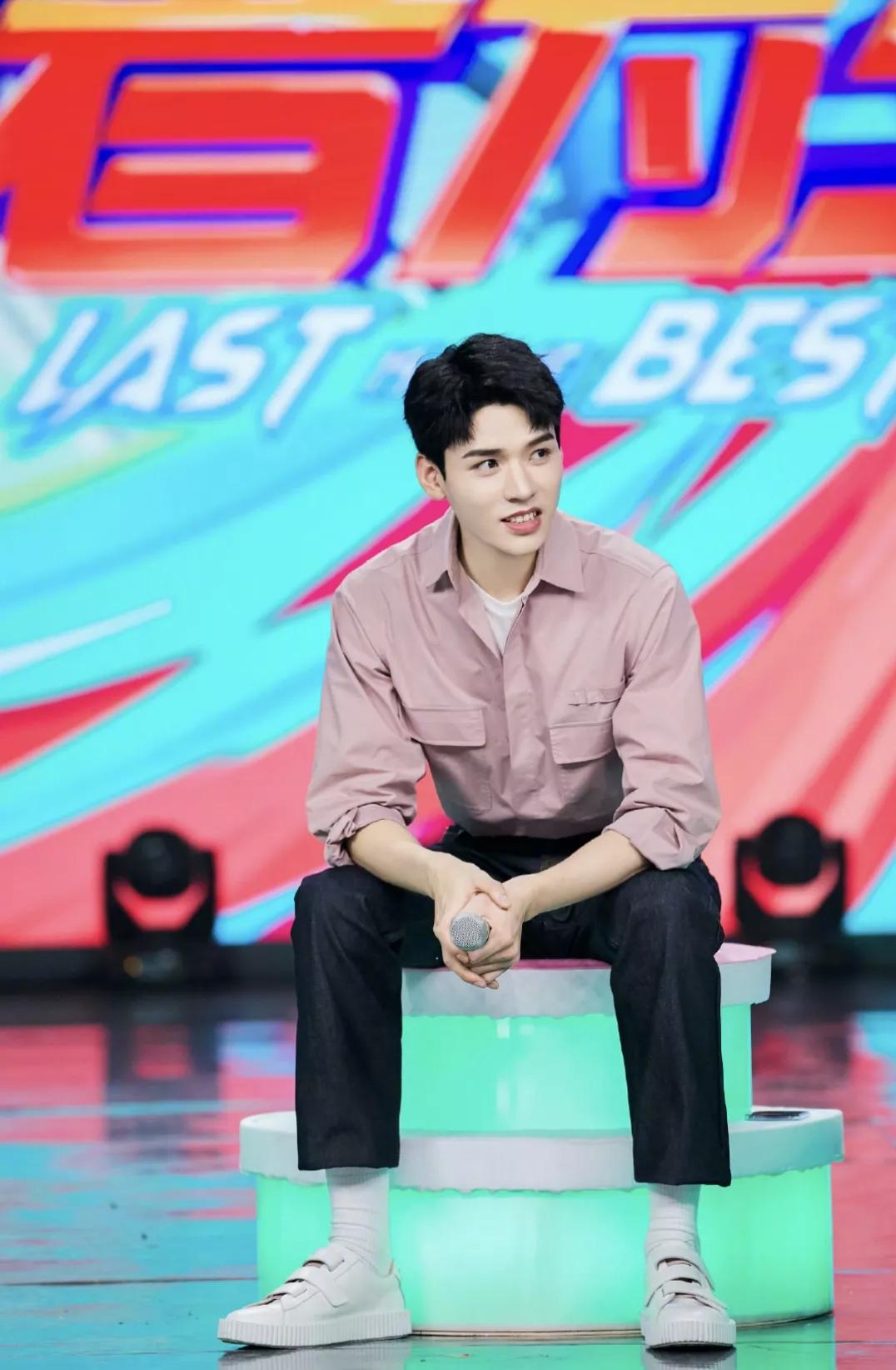 Gong Jun Zhangzhe vasts " happy base camp " sing jump birthday joy song, heart of one step aside does business