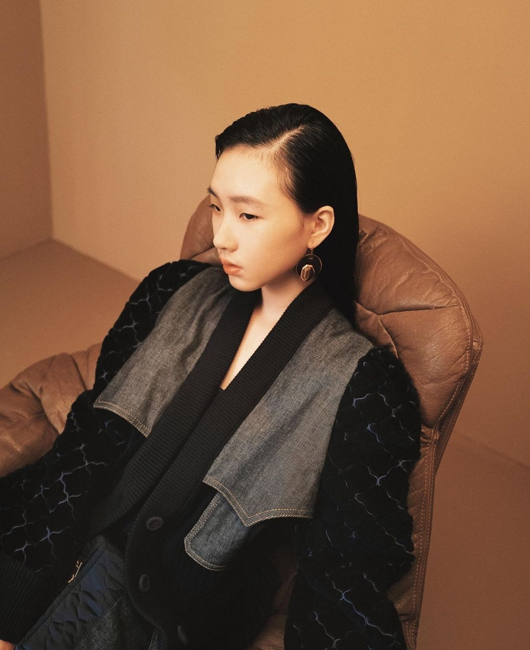 小S攜大女兒拍寫真，14歲許曦文穿搭成熟，母女神態高冷像姐妹