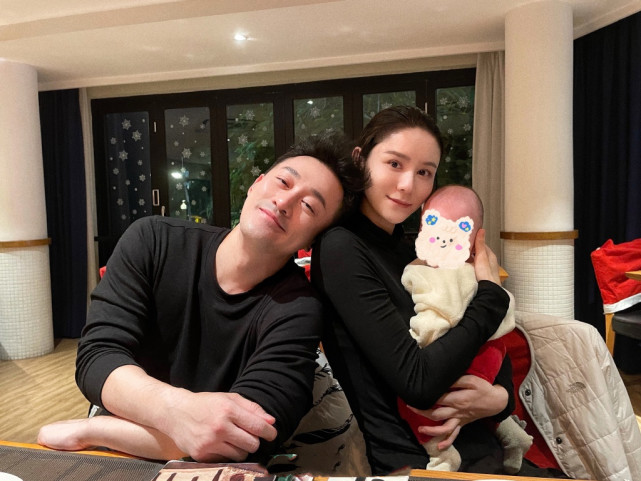 网友咒骂林峯女儿“早死早超生”，张馨月忍无可忍怒斥对方不是人