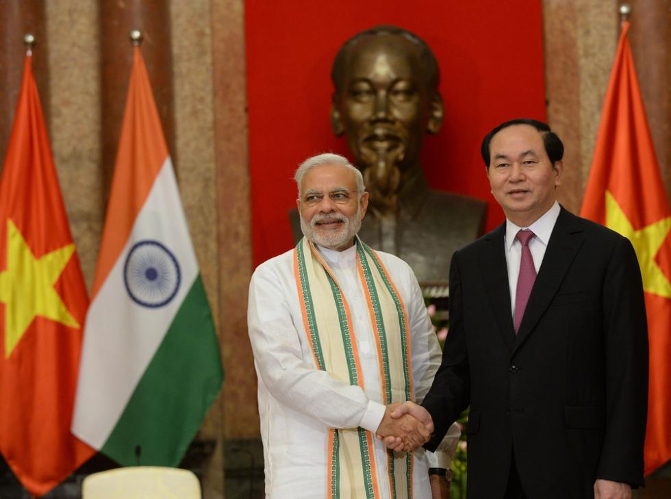 有钱给越南送武器，没钱买疫苗救百姓，闹到这