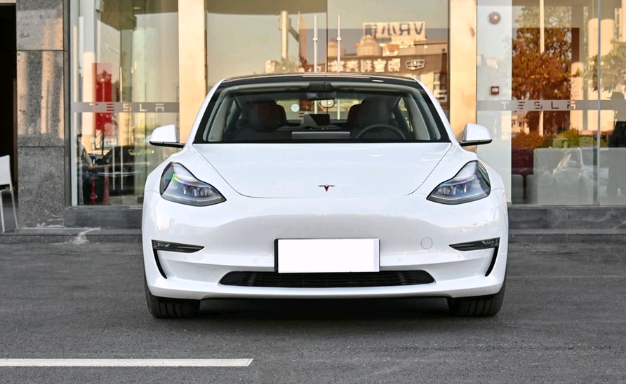 特斯拉Model 3不足25万，外观流畅，内饰粗糙能忍？