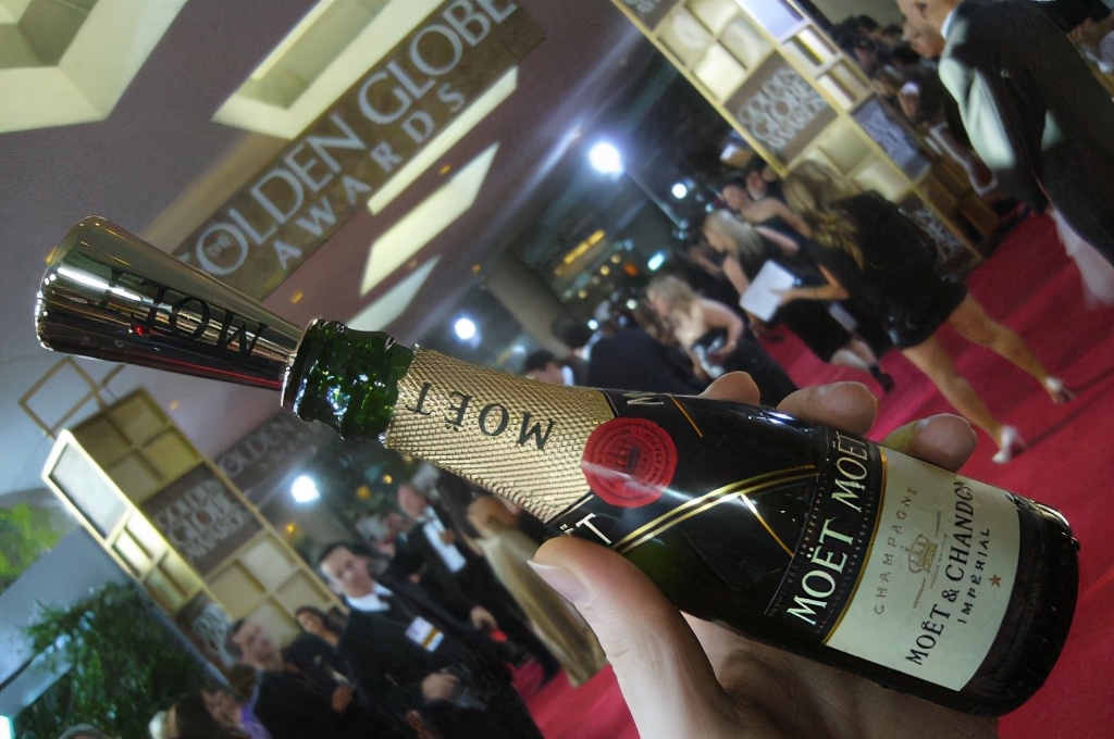 大丑闻！寡姐自曝遭金球奖评委性骚扰，好莱坞