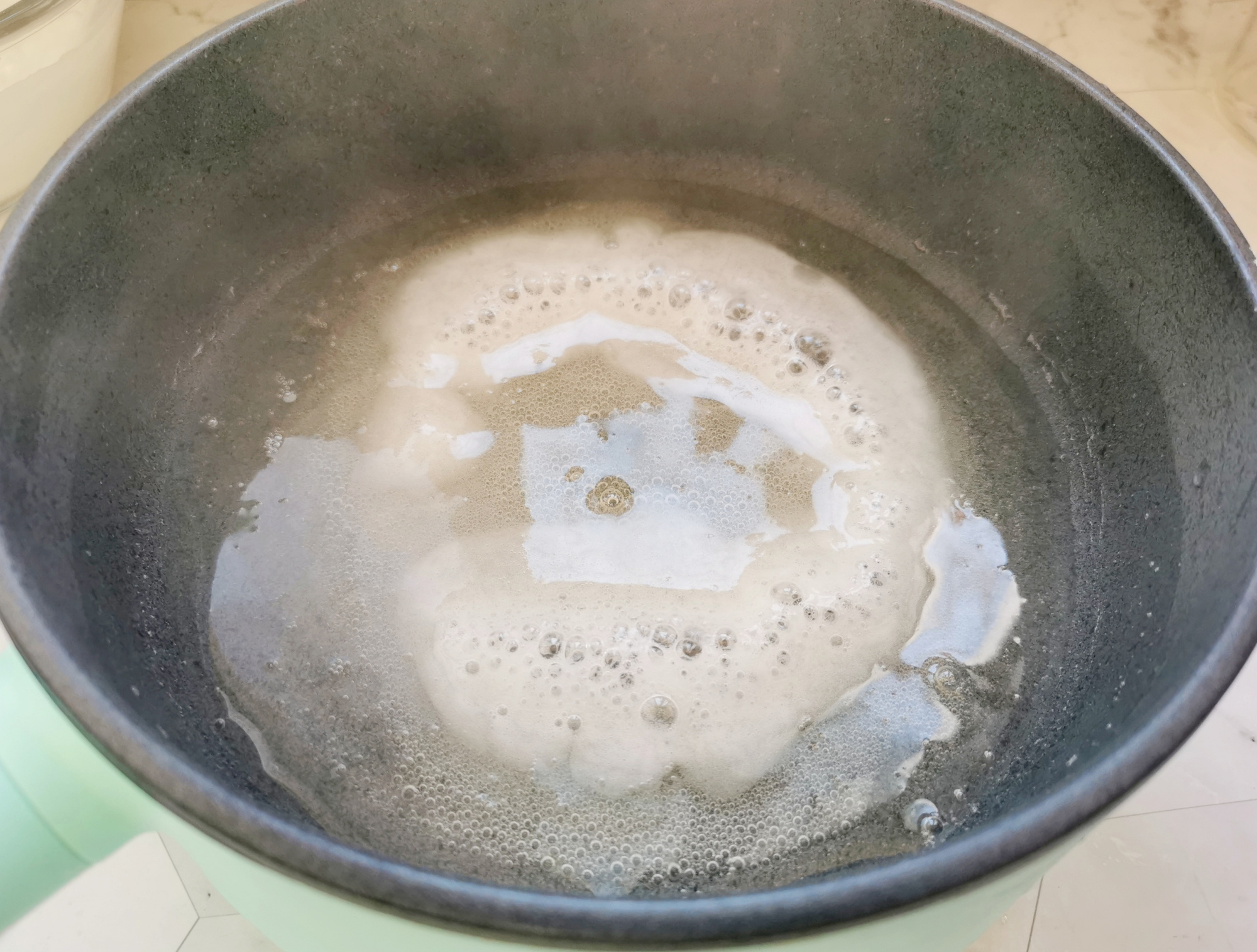 棉花糖也可以在家做，一個雞蛋做一盤，沒有添加劑，孩子吃得放心