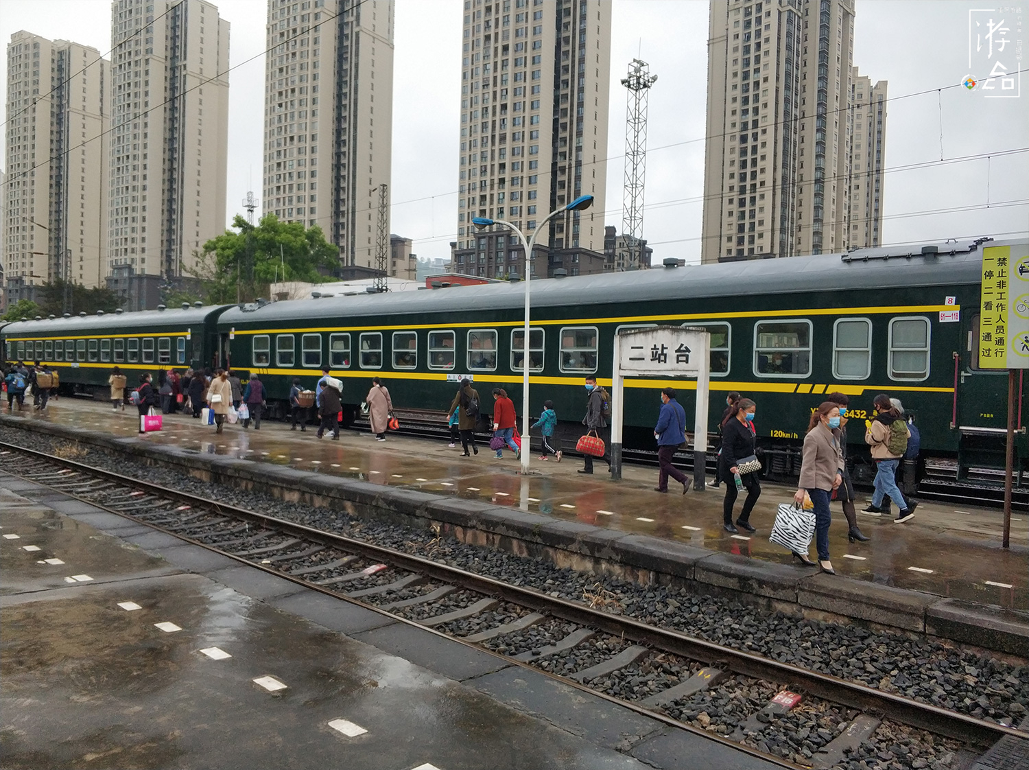 重庆江津火车站：没有售票处，乘客先上车后补票，一天只有2趟车