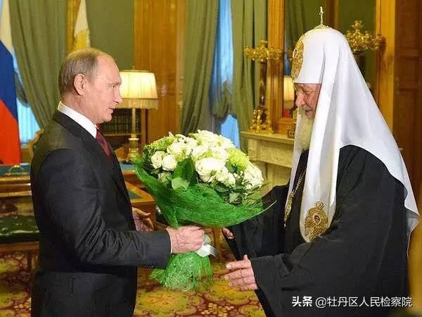 零下20℃，68岁普京光身跃入冰窟，向世界传达了