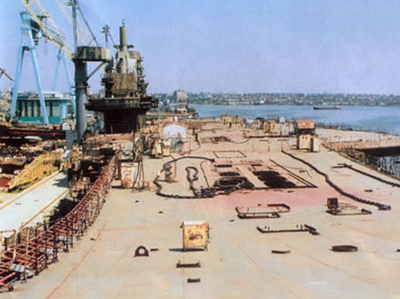 ������������ֻ��һ���������ӣ�������8000�๫���·;