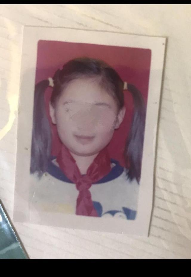 当红小花旧照，双下巴胖妞的逆袭太真实，卸妆