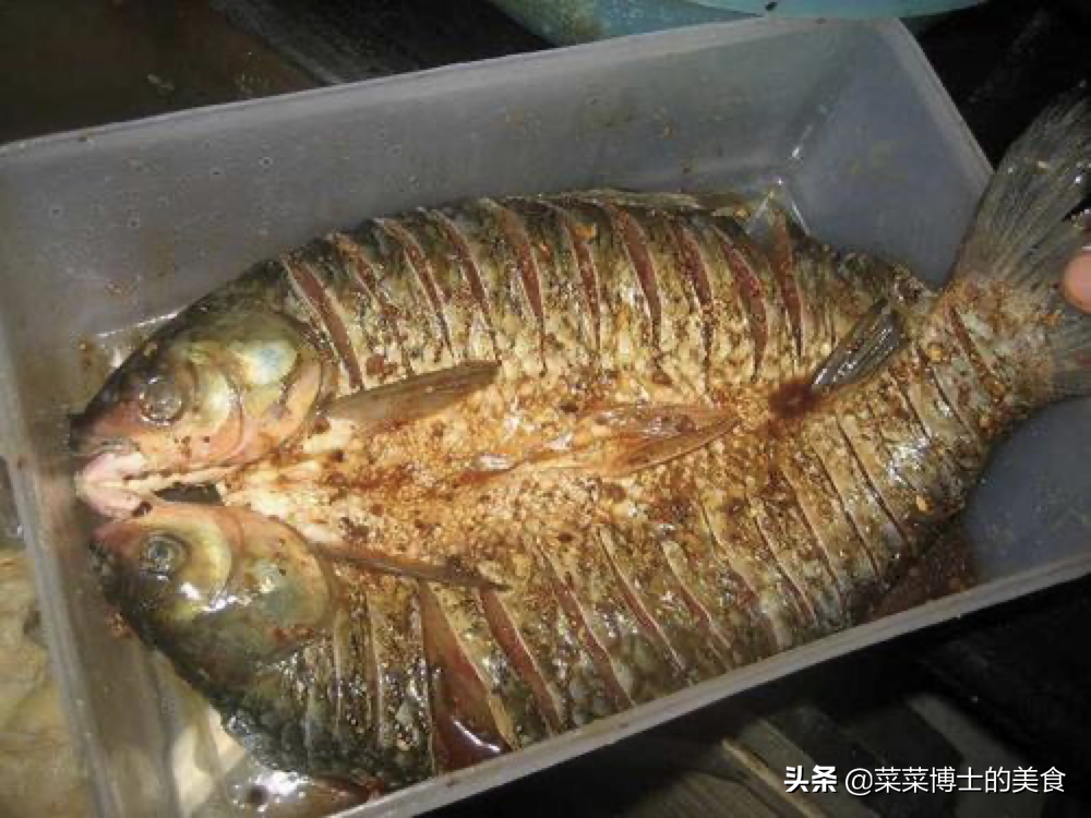 妹妹爱吃的烤鱼来啦，分享家庭版自制烤鱼，味道妥妥的