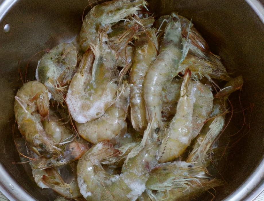 图片[2]-水煮虾的做法步骤图 虾肉鲜嫩不腥-起舞食谱网