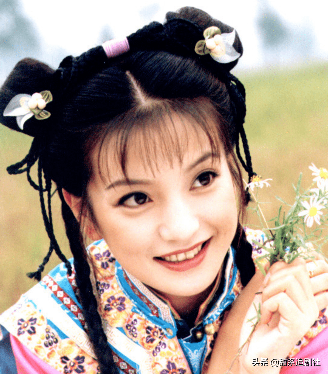 错过《还珠》23年，原定的小燕子直播痛哭，被批“你演未必能红”