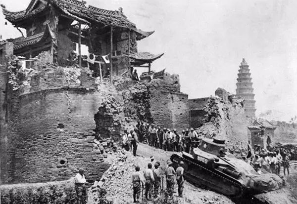 1946�꣬150������Ա���ձ�Ů��ҽɱ������ı���廨����ϴ�