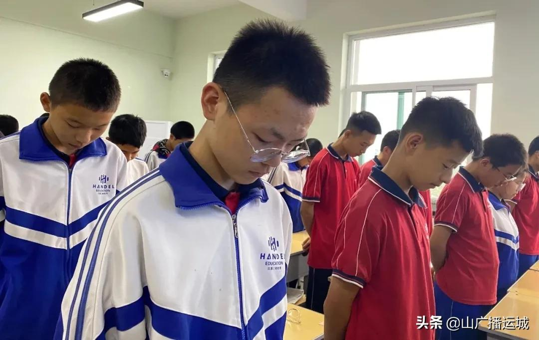 運(yùn)城晉洪中學(xué)紀(jì)念“九·一八”事變默哀儀式(圖5)