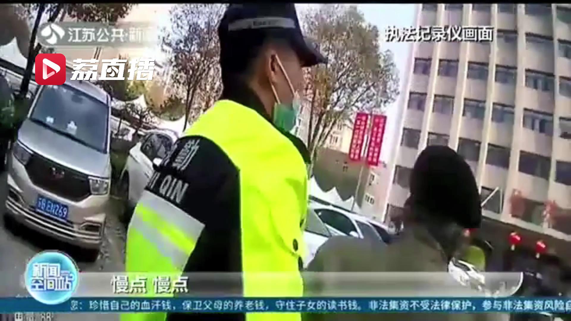 争分夺秒！老人突发疾病路上遇堵 交警紧急开道8分钟送医