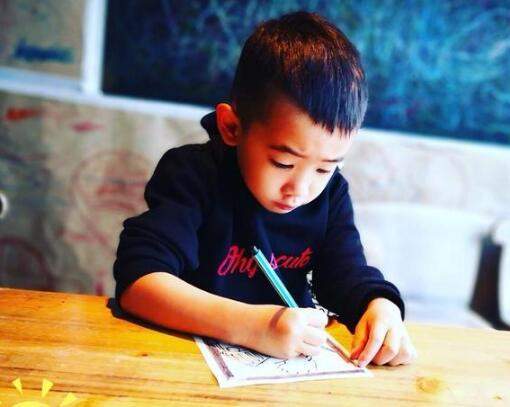 應采兒送兒子新年禮物，接地氣有寓意，估計Jasper看到會哭