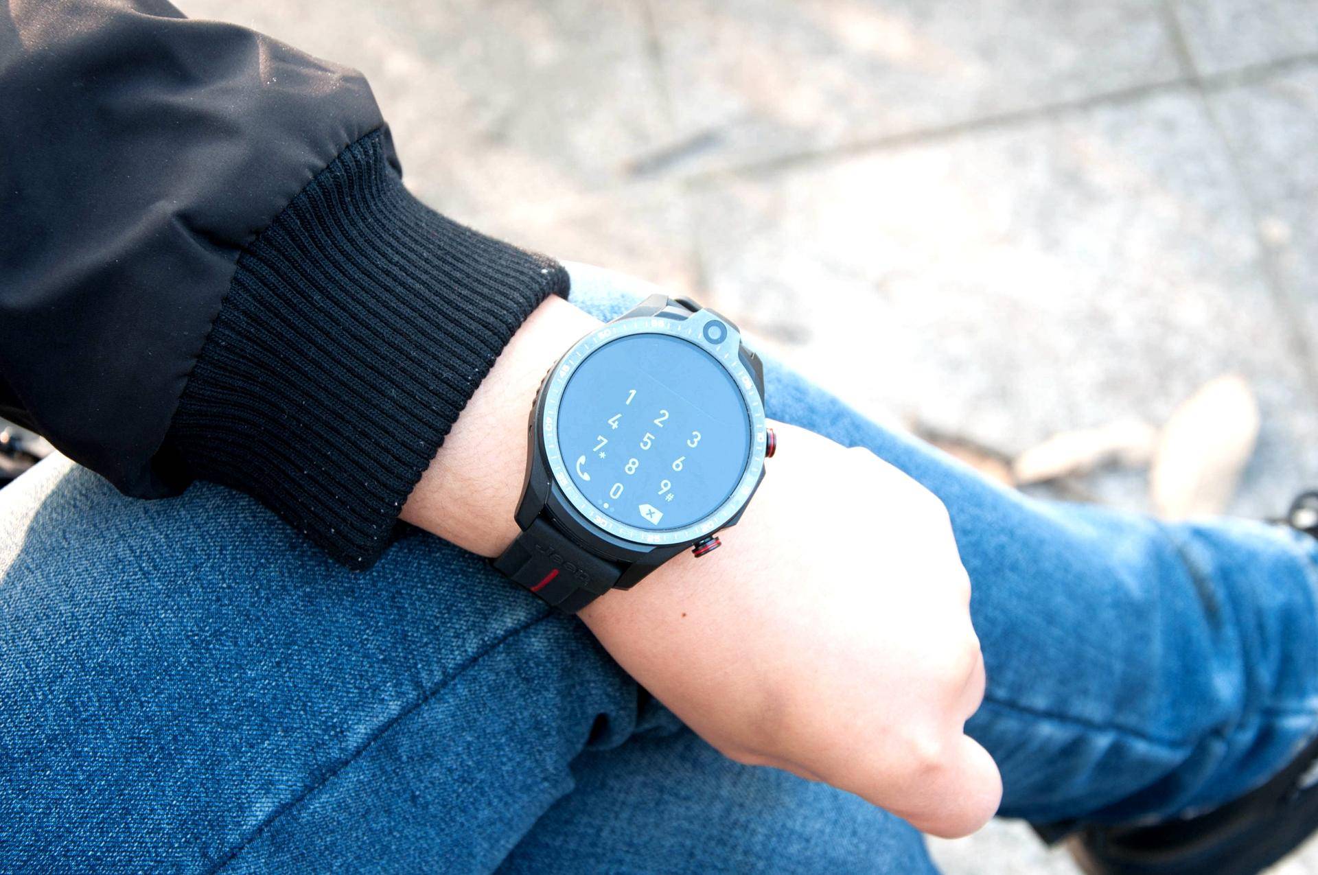 Jeep黑骑士智能手表：高清双摄独立通话，自带64G超大空间