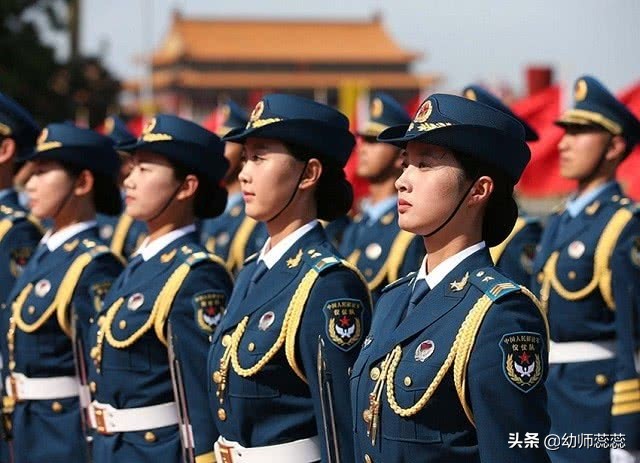 阅兵时，中国女兵为什么必须穿丝袜？不仅是为了好看，作用很大