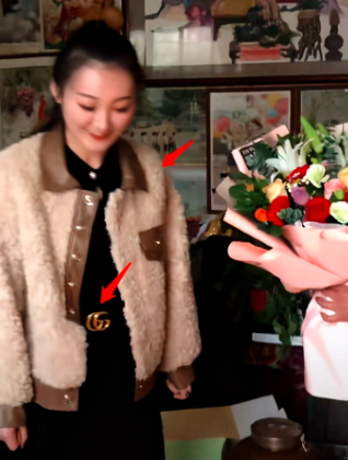 大衣哥吃饭被嘲，整盆馒头发霉泛黑还在吃，厨