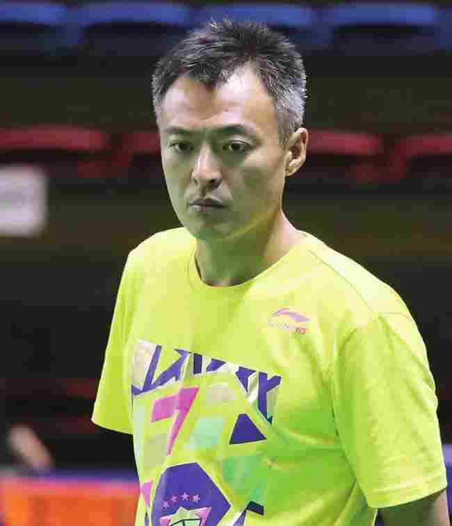 国乒主教练秦志戬,为培养马龙熬白了头,他的执教水准属于顶尖级