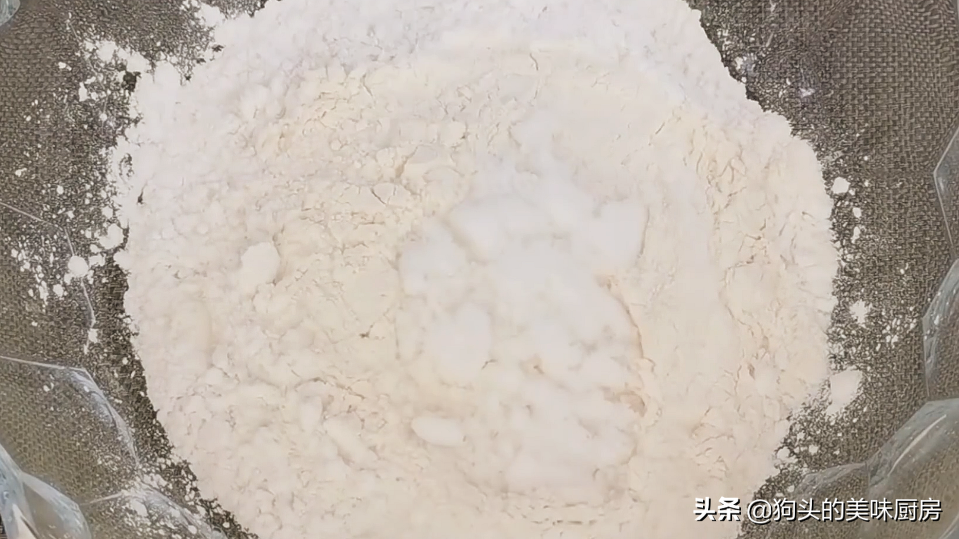 愛吃糯米粉的不要錯過，學會這樣做，外酥裡糯，香甜不粘牙