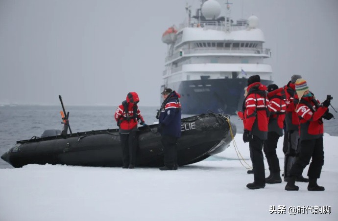 Go to work in antarctic: Of penguin, whale and expeditionary team member daily