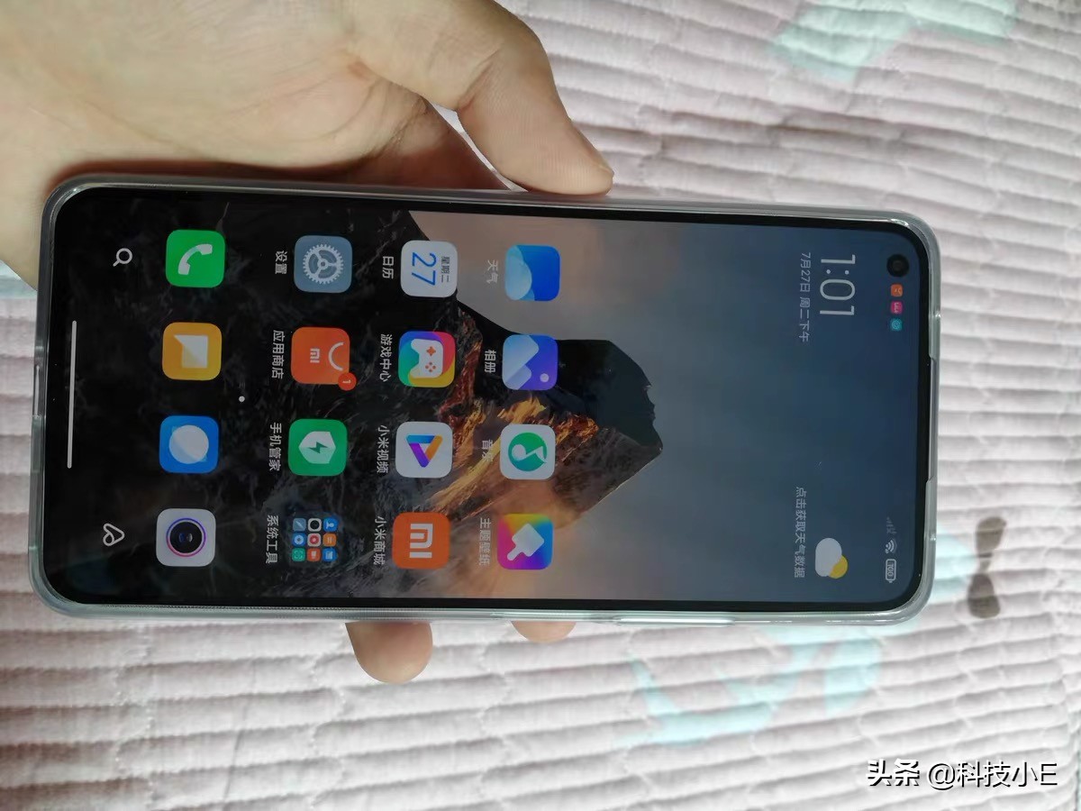 跌至1998元，5纳米芯片+128GB+OLED柔性屏，小米最轻薄的5G手机
