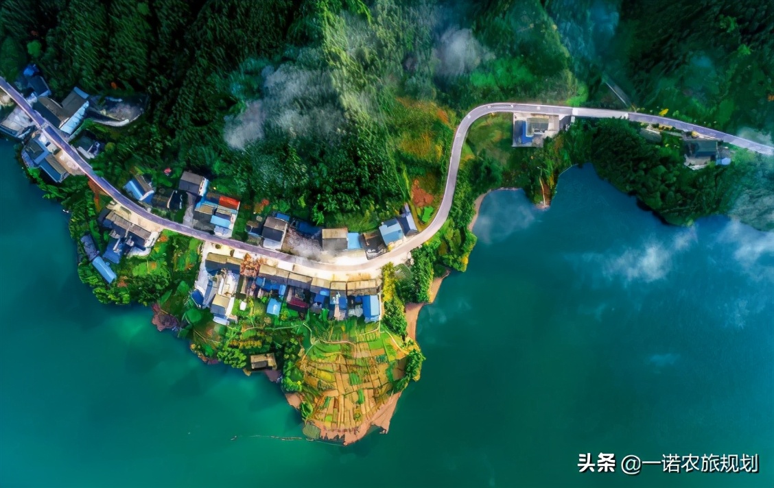 乡村振兴背景下，传统村落如何发挥其文化特质发展特色产业？