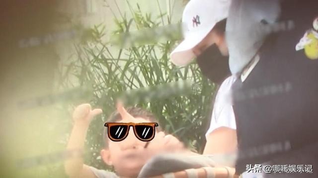 赵丽颖带儿子逛商场！想想正面首度曝光 母子各种小互动好有爱