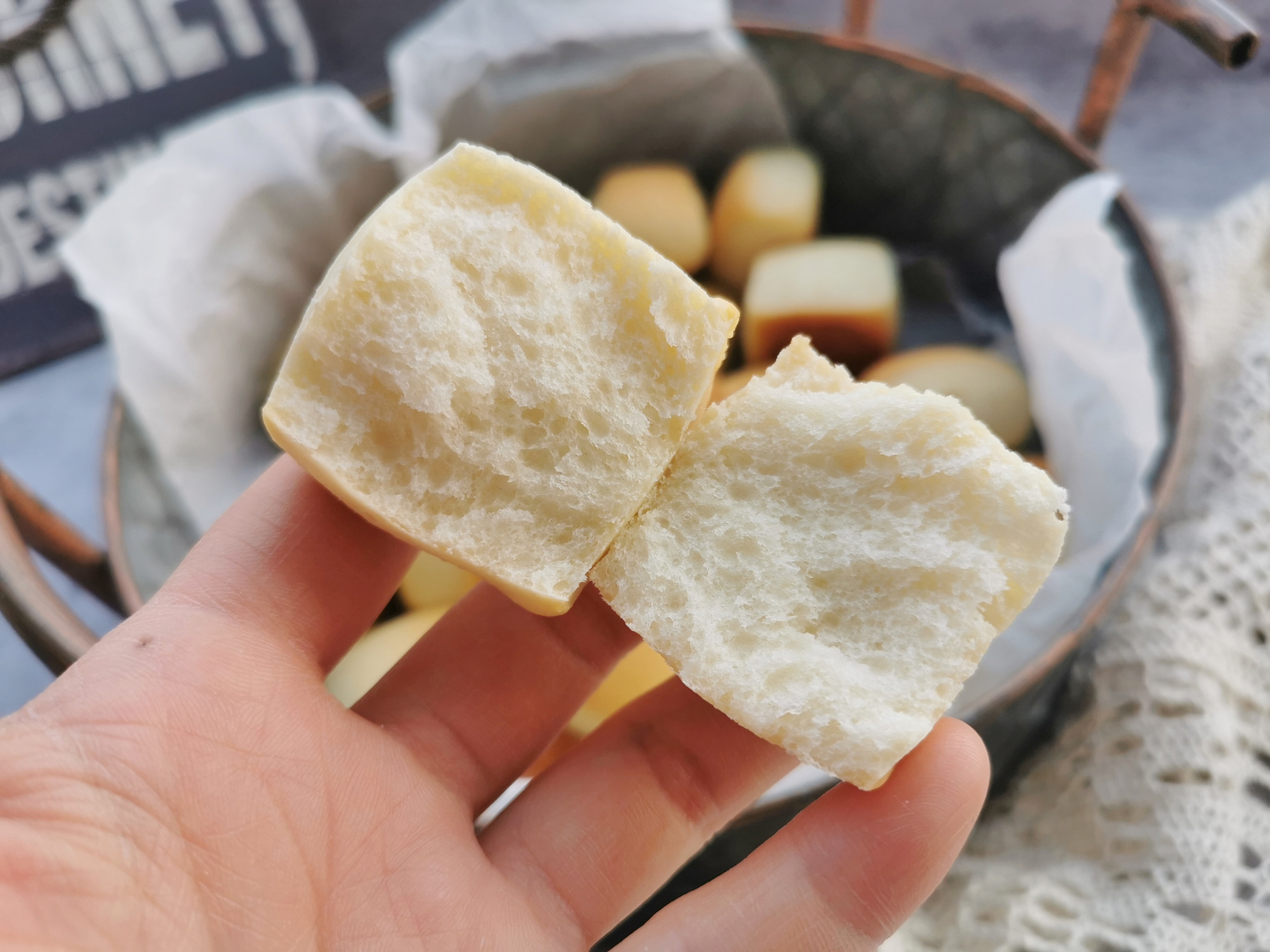 家裡有牛奶的，試試這道牛乳小麵包，做法簡單，一次發酵就能成功