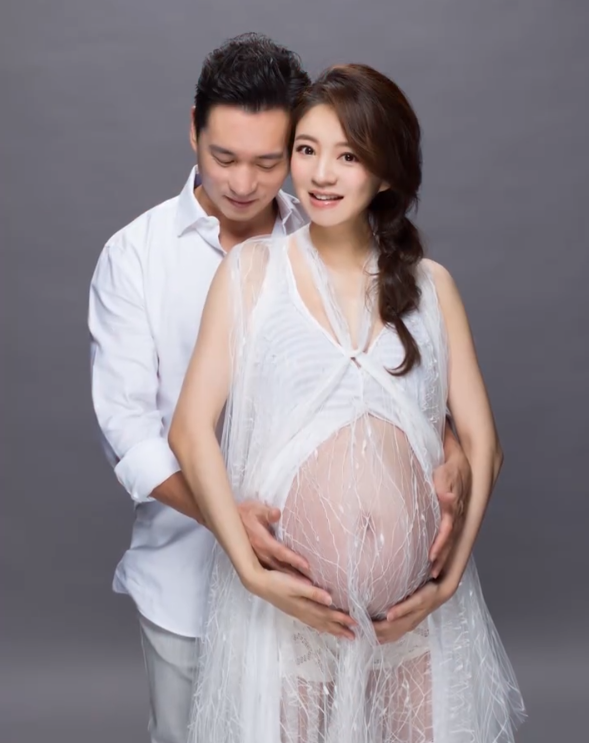 安以轩晒二胎孕肚照，豪门老公亲吻大肚，上一胎送老婆过亿豪宅