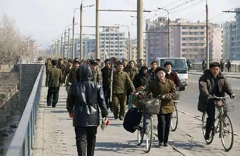 来中国打工的朝鲜姑娘对打工生活满意吗？