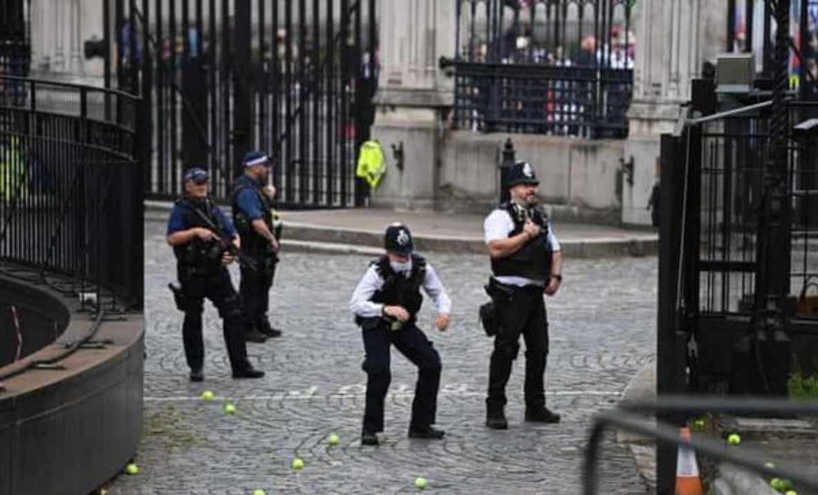 禍不單行！ 英國傳來4個壞消息，倫敦爆發遊行、約翰遜被“逼宮”