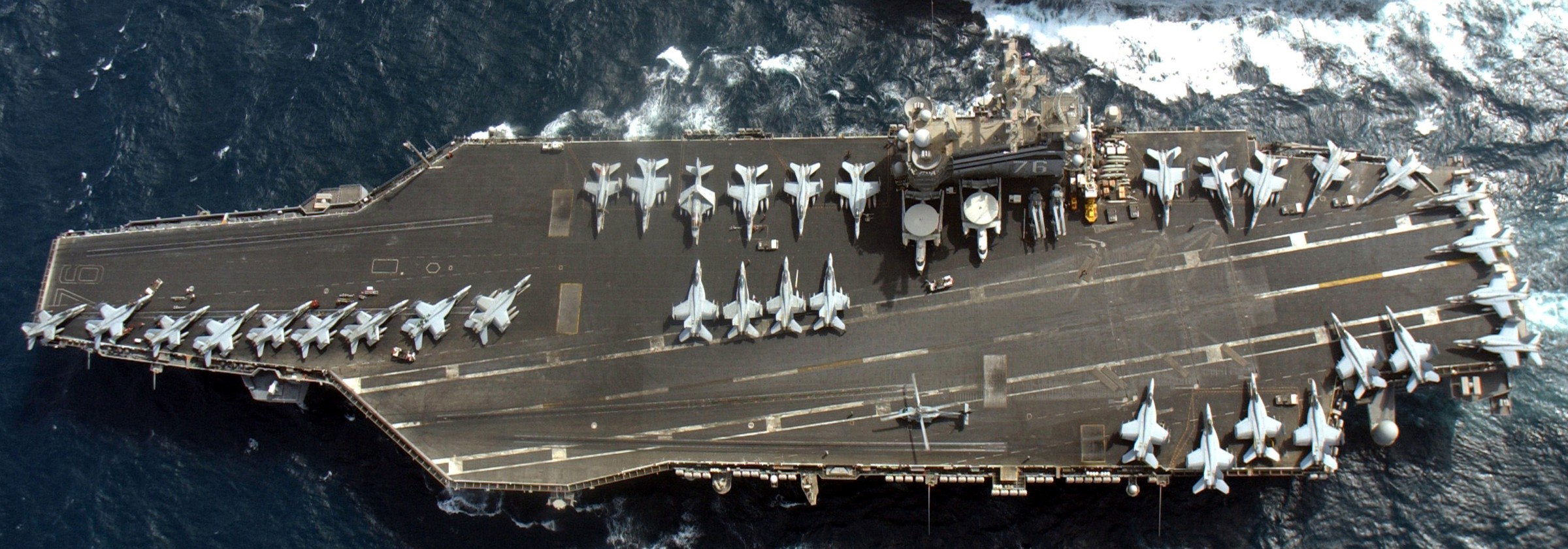 图鉴：“尼米兹”级航空母舰“里根”号展示舰载打击力量