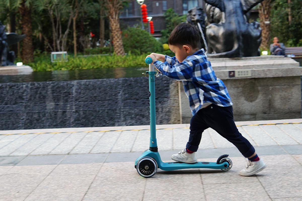 从小玩到大，酷骑V1滑板车给足童年乐趣