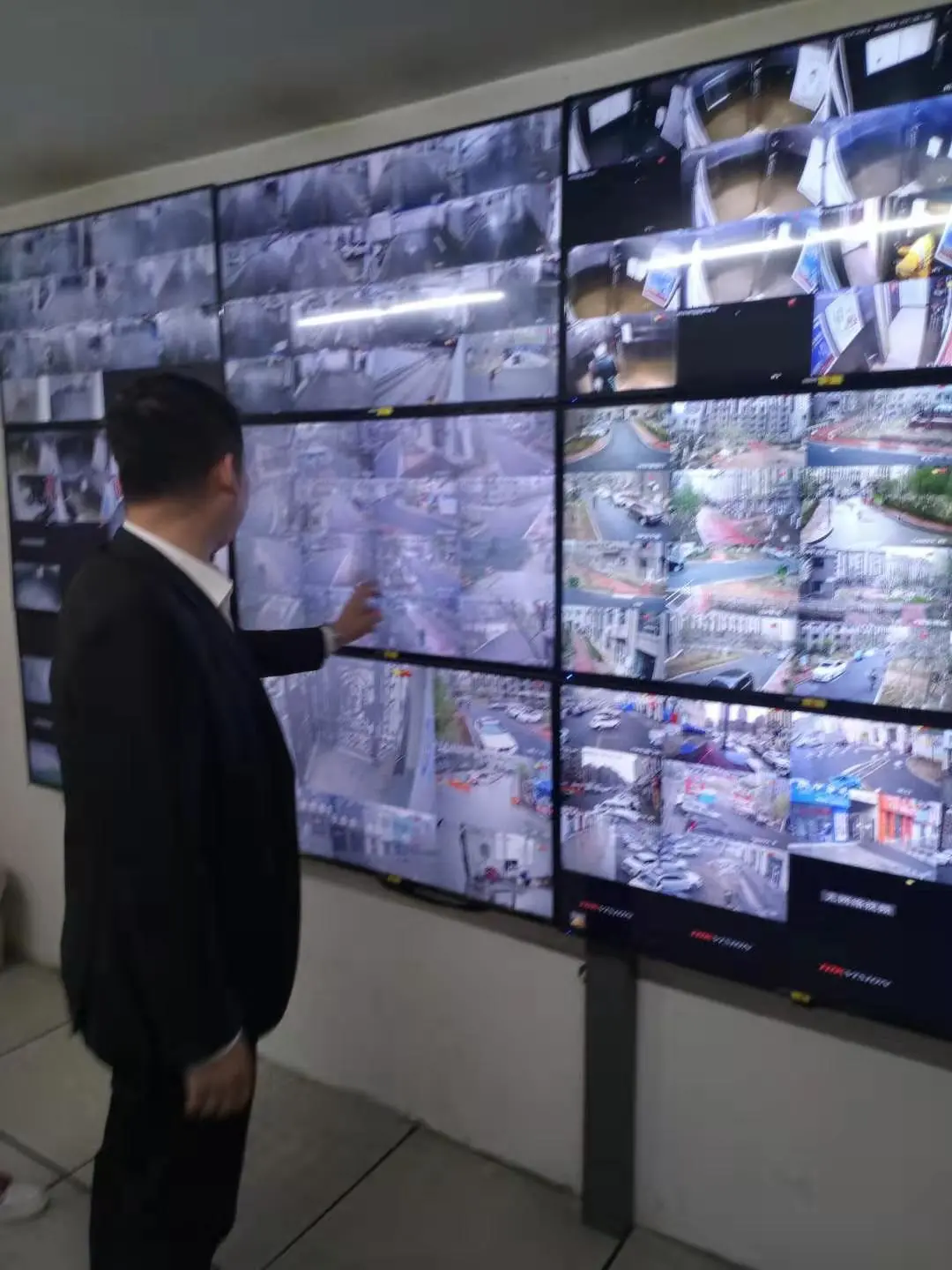 疑似投毒!吉林市珲春中街公园道一号一期小区19条狗同一时间段死亡