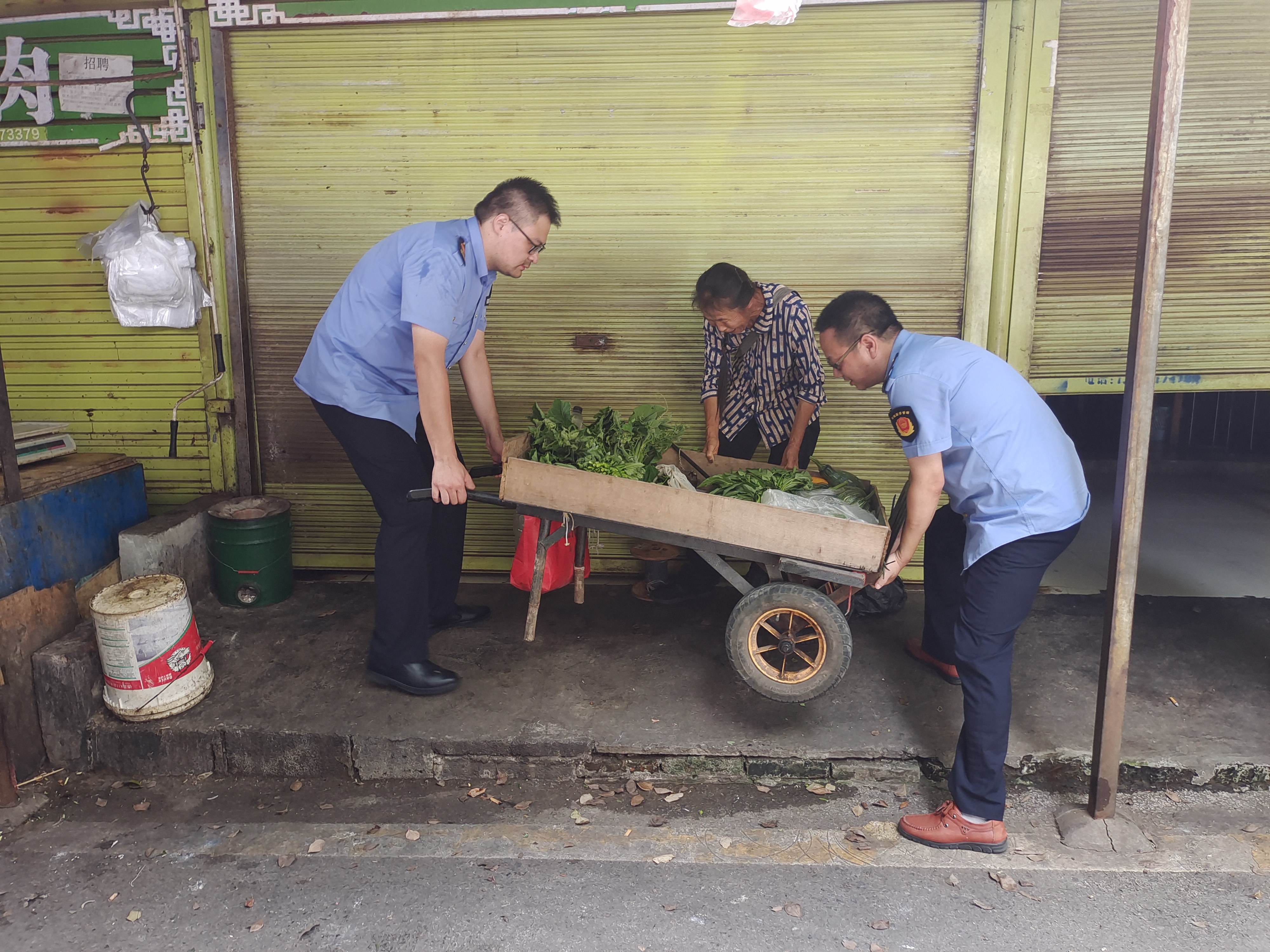 宜昌市夷陵区：橙色高温预警下的"市场蓝"