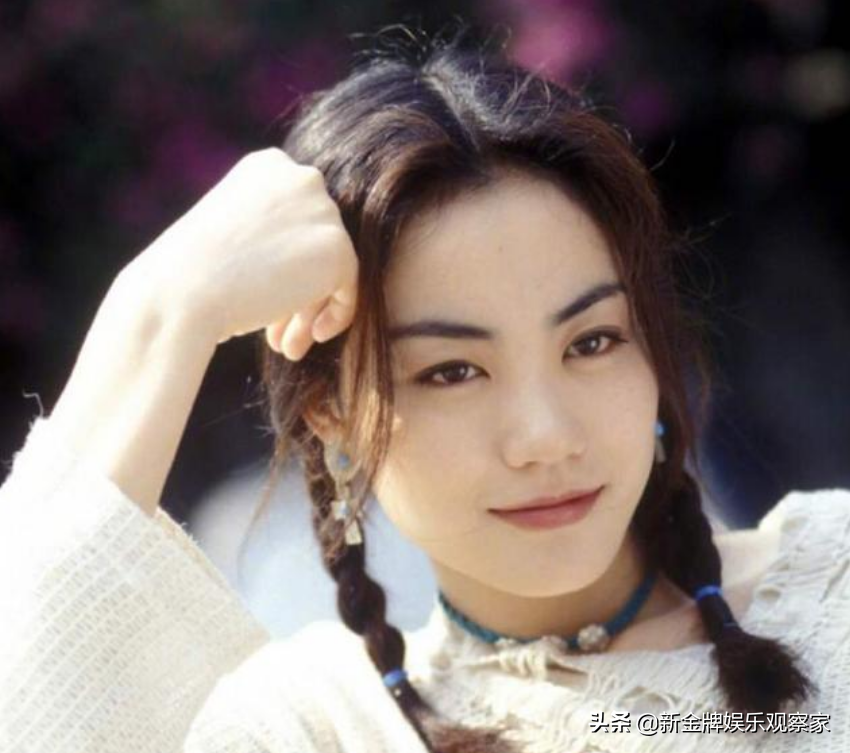 Wang Fei thanks thunderbolt sharp edge to pull a hand to defeat part company hearsay, before the pose that pull a hand mixes 21 years same, it is a girl forever