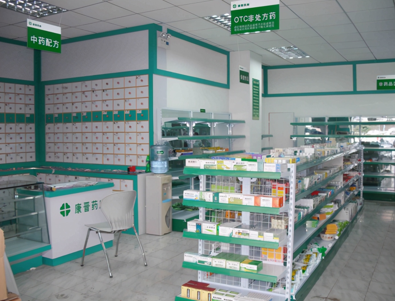 实体生意越来越难做，为何街边药店却越开越多